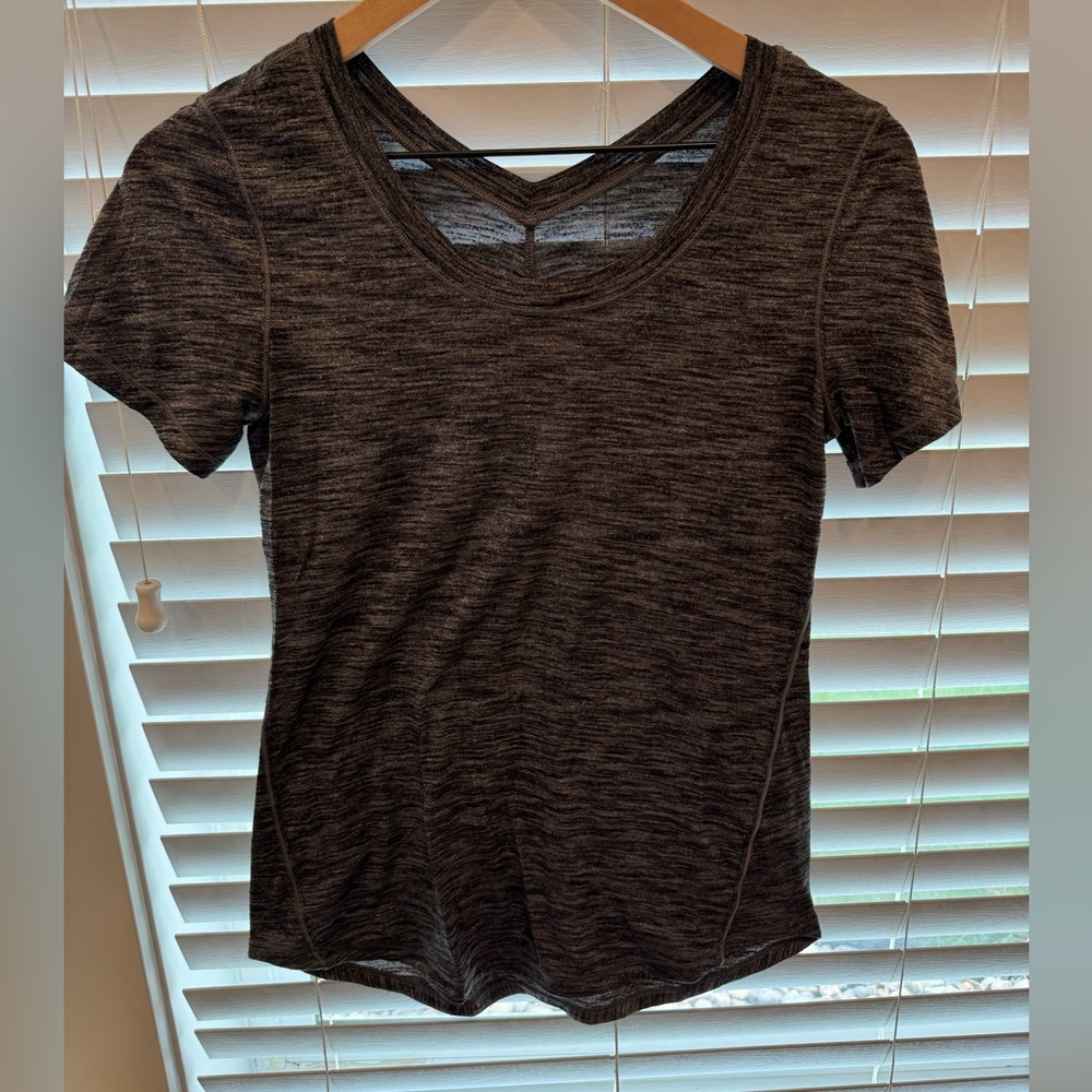 Women’s LuLulemon top
